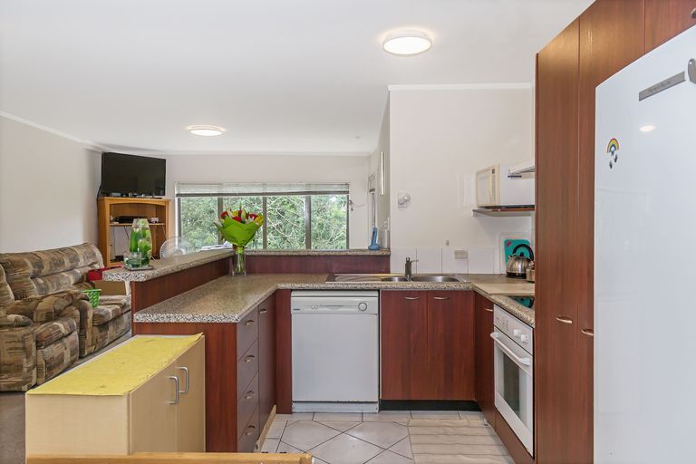 Photo of property in The Haven, 10/120 Beach Haven Road, Beach Haven, Auckland, 0626