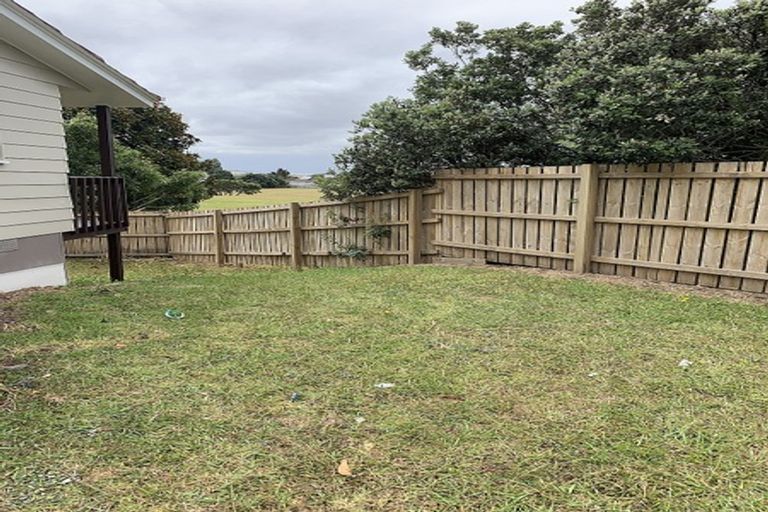 Photo of property in 2/6 Bundena Place, Clendon Park, Auckland, 2103