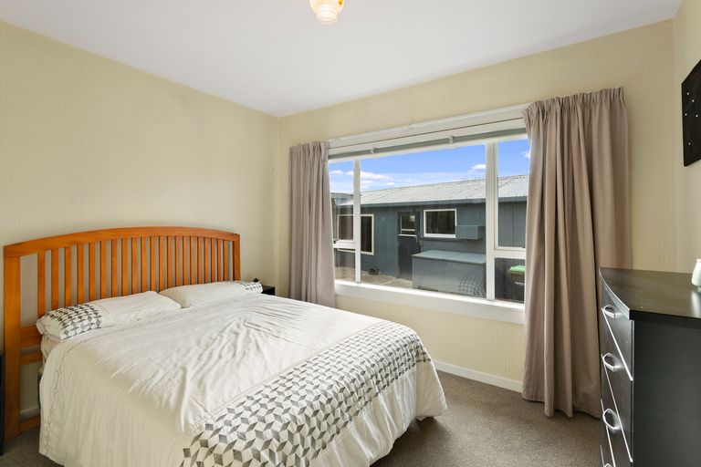 Photo of property in 15 Wilton Crescent, Bishopdale, Christchurch, 8053