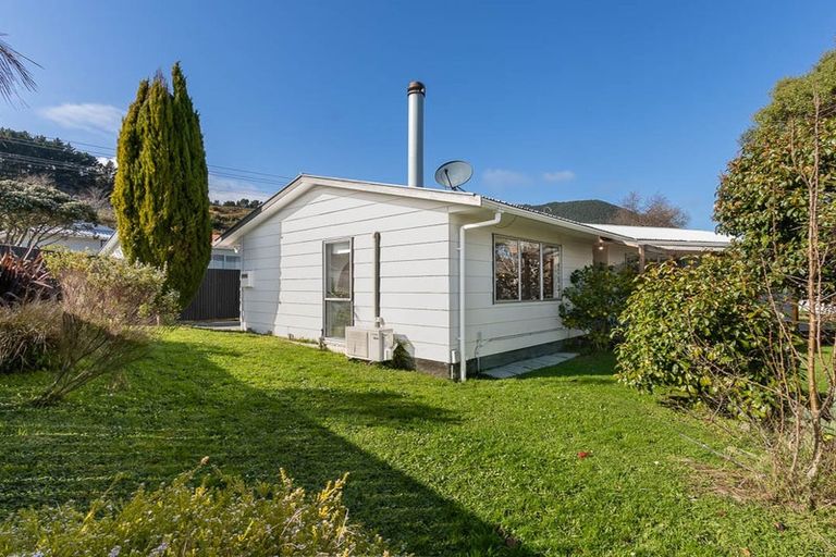 Photo of property in 5 Hookway Grove, Paraparaumu, 5032