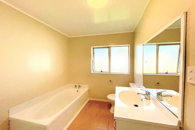 Photo of property in 16 Kamaka Road, Mangere Bridge, Auckland, 2022