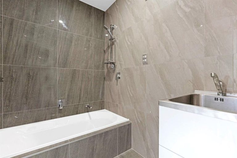 Photo of property in 25c Leaver Place, Weymouth, Auckland, 2103