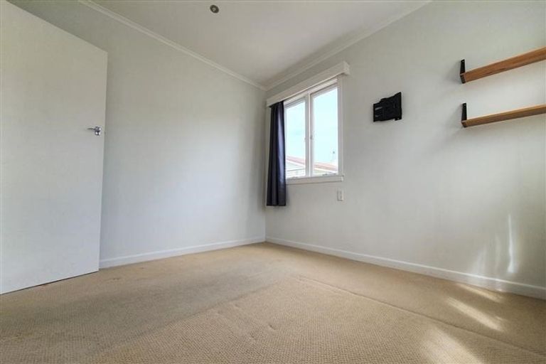 Photo of property in 2/232 East Coast Road, Forrest Hill, Auckland, 0620