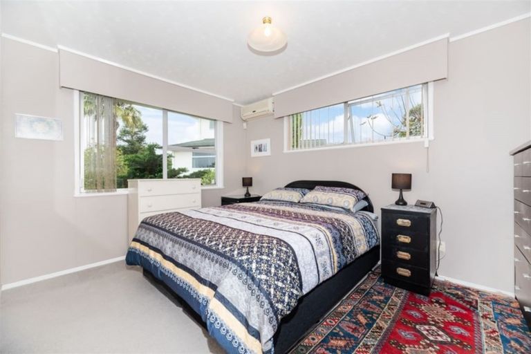 Photo of property in 47 Lantana Road, Green Bay, Auckland, 0604