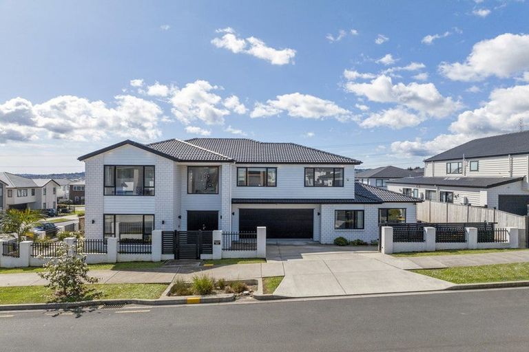 Photo of property in 80 Drumbuoy Drive, Flat Bush, Auckland, 2019