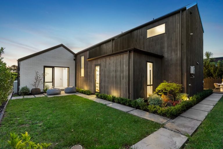 Photo of property in 21 Oscar Road, Greenhithe, Auckland, 0632