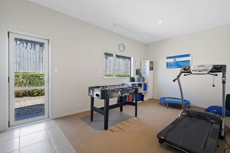 Photo of property in 10 Sampson Avenue, Waiwhakaiho, New Plymouth, 4312