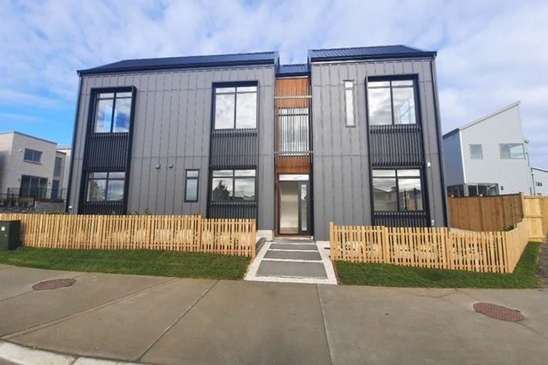 Photo of property in 1 Skua Road, Hobsonville, Auckland, 0616