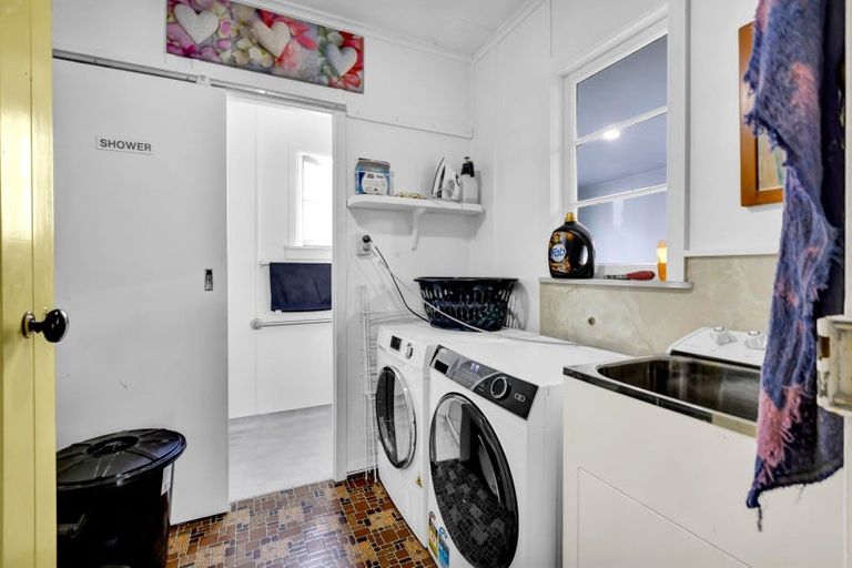 Photo of property in 122 South Road, Spotswood, New Plymouth, 4310