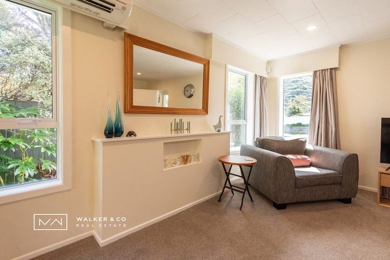 Photo of property in 40 Larchmont Grove, Totara Park, Upper Hutt, 5018