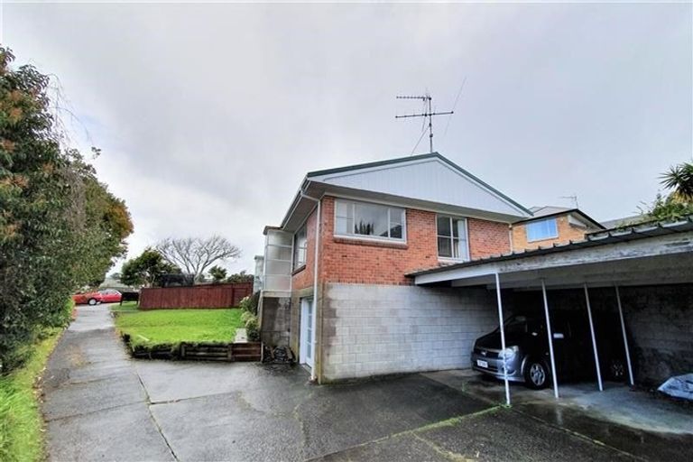 Photo of property in 2/44 Moore Street, Hillcrest, Auckland, 0627