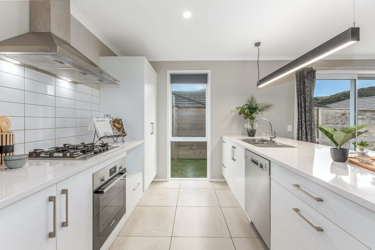 Photo of property in 33 Tradewinds Drive, Whitby, Porirua, 5024