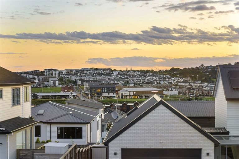 Photo of property in 3 Headsail Drive, Long Bay, Auckland, 0630