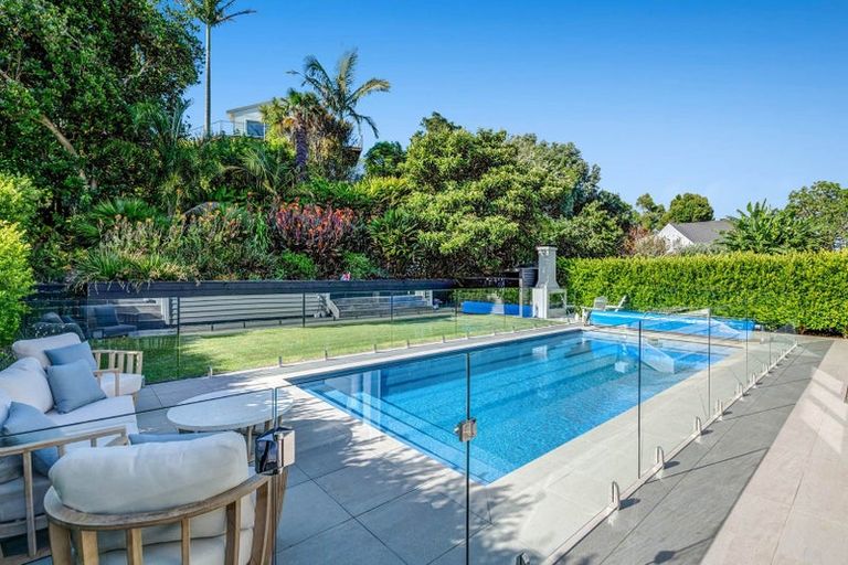 Photo of property in 82 The Circle, Manly, Whangaparaoa, 0930