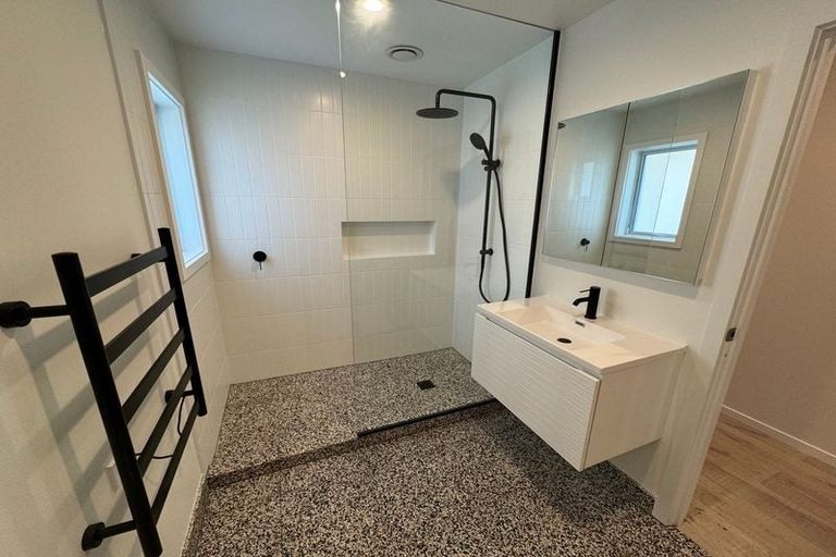 Photo of property in 117 Vodanovich Road, Te Atatu South, Auckland, 0610