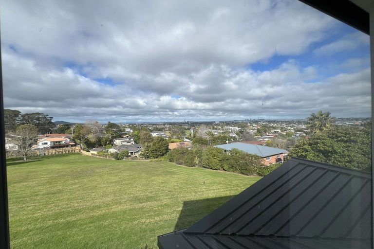 Photo of property in 8e Grenada Avenue, Forrest Hill, Auckland, 0620