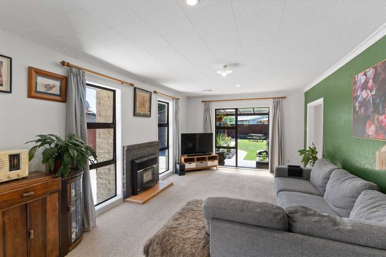 Photo of property in 22 Woodend Road, Woodend, 7610