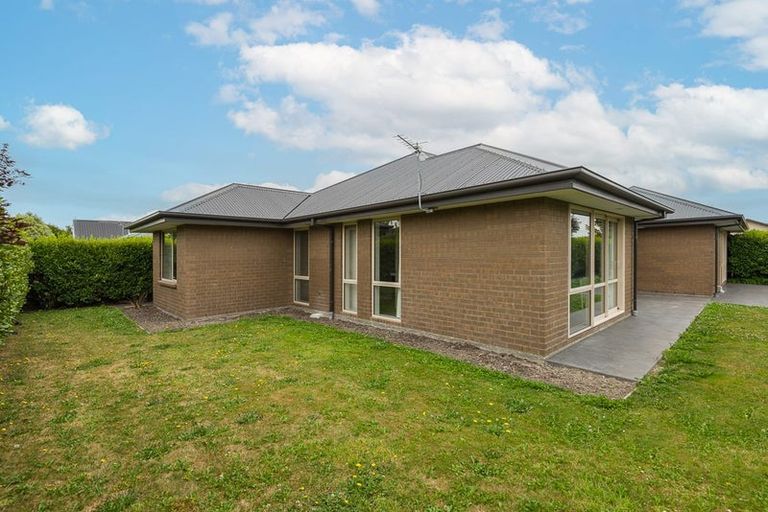 Photo of property in 8 Gosling Crescent, Halswell, Christchurch, 8025