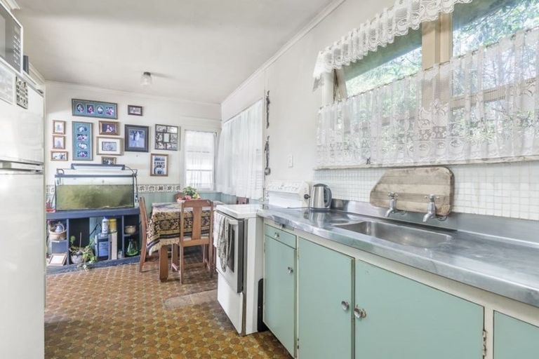 Photo of property in 832 Whangaparaoa Road, Manly, Whangaparaoa, 0930