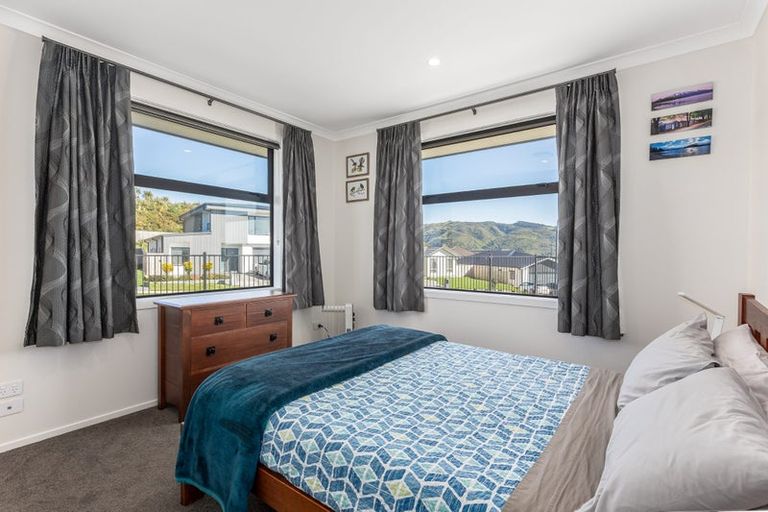 Photo of property in 56 Queen Charlotte Drive, Aotea, Porirua, 5024