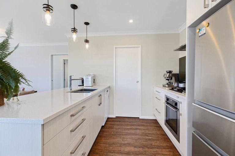 Photo of property in 84 Bert Wall Drive, Omokoroa, 3114