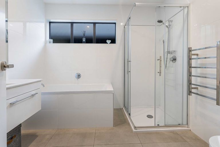 Photo of property in 17 Irving Place, Hobsonville, Auckland, 0616