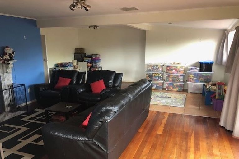 Photo of property in 93 Edgewater Drive, Pakuranga, Auckland, 2010