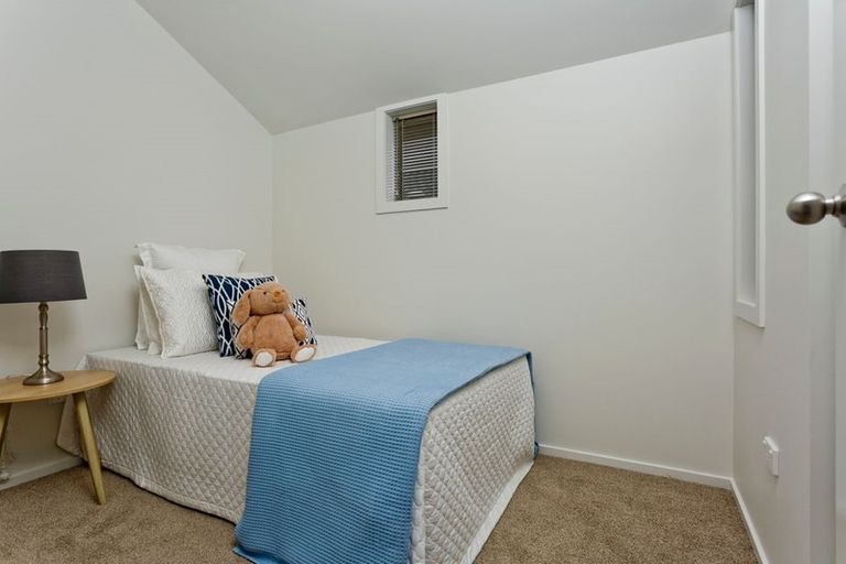 Photo of property in 5/4 John Jennings Drive, Oteha, Auckland, 0632