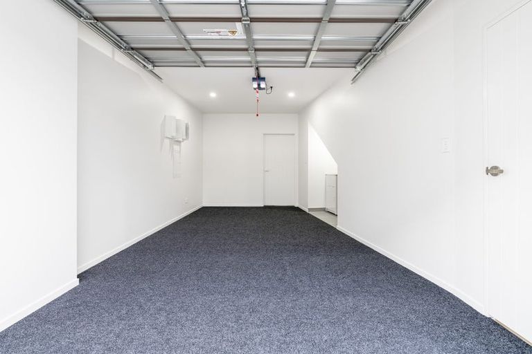 Photo of property in 6/2 Flaunty Place, West Harbour, Auckland, 0618