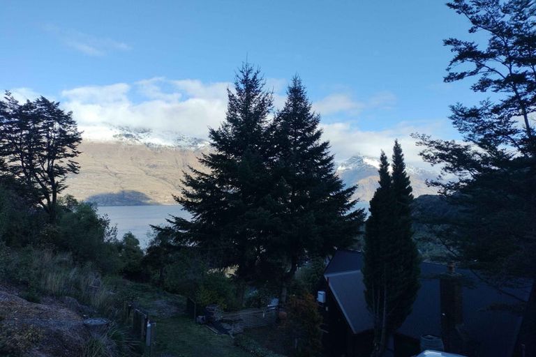 Photo of property in 26 Mackinnon Terrace, Sunshine Bay, Queenstown, 9300