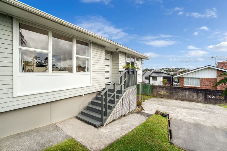 Photo of property in 2/276a Wairau Road, Glenfield, Auckland, 0627