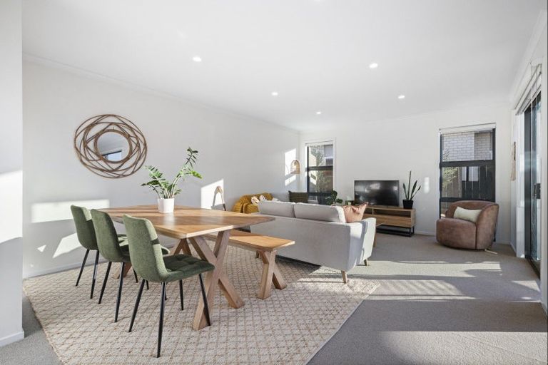 Photo of property in 10 Kenehi Road, Karaka, 2124