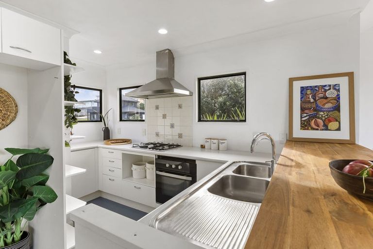 Photo of property in 3 Birkhall Grove, Strathmore Park, Wellington, 6022