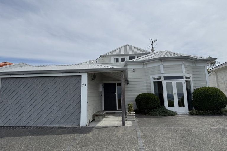 Photo of property in 24 Harbour View Road, Northland, Wellington, 6012