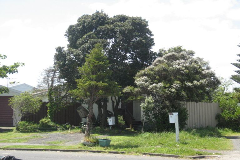 Photo of property in 9 De Bloge Place, Clendon Park, Auckland, 2103