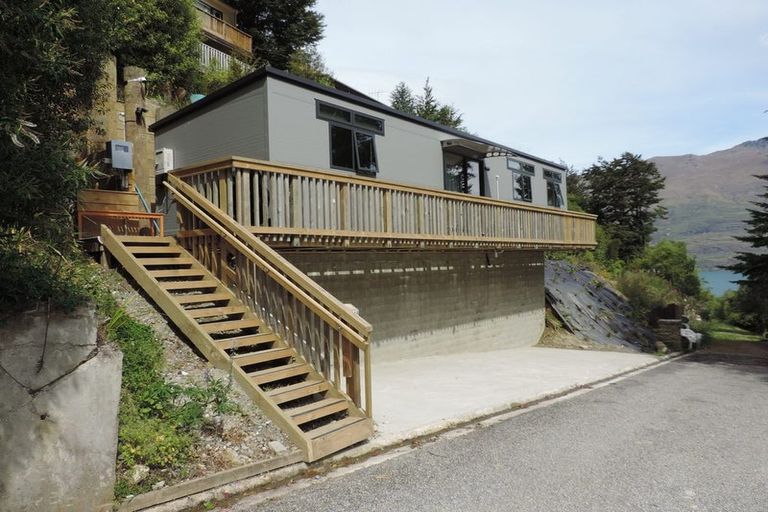 Photo of property in 26 Mackinnon Terrace, Sunshine Bay, Queenstown, 9300