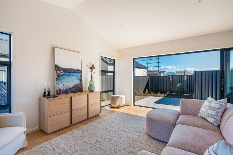 Photo of property in 6 Simpson Crescent, Wanaka, 9305