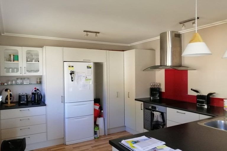 Photo of property in 32 Davis Grove, Wainuiomata, Lower Hutt, 5014