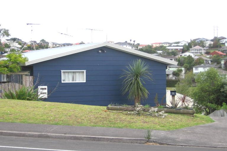 Photo of property in 68 Trias Road, Totara Vale, Auckland, 0629