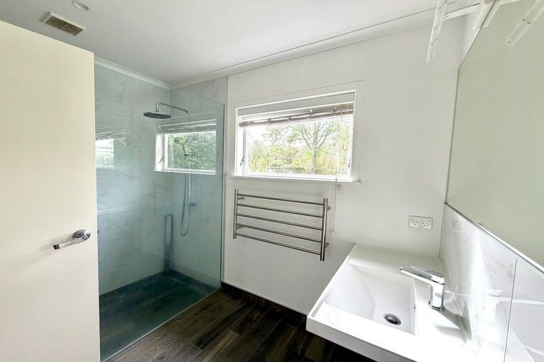 Photo of property in 23 Gill Avenue, Te Atatu Peninsula, Auckland, 0610