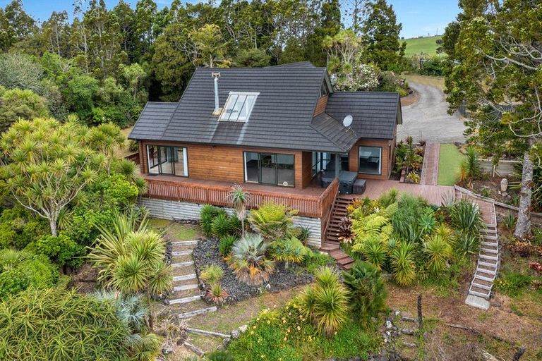 Photo of property in 429 Kiwitahi Road, Helensville, 0875