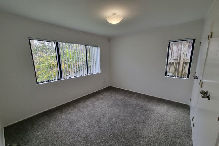 Photo of property in 36 Lorikeet Place, Unsworth Heights, Auckland, 0632