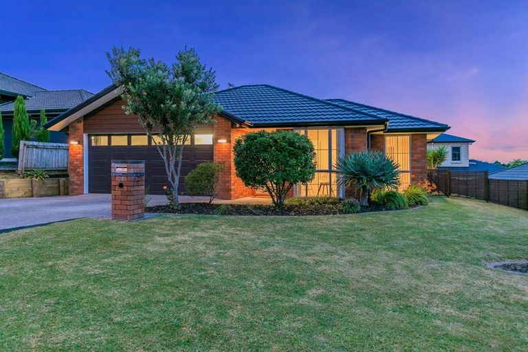 Photo of property in 36 Nimstedt Avenue, Oteha, Auckland, 0632