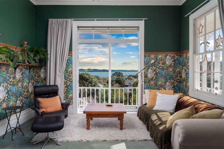 Photo of property in 9 Robertson Street, Russell, 0202