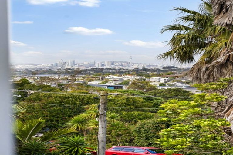 Photo of property in 55 Seaview Road, Castor Bay, Auckland, 0620