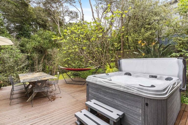 Photo of property in 11a Wernham Place, Northcote, Auckland, 0626