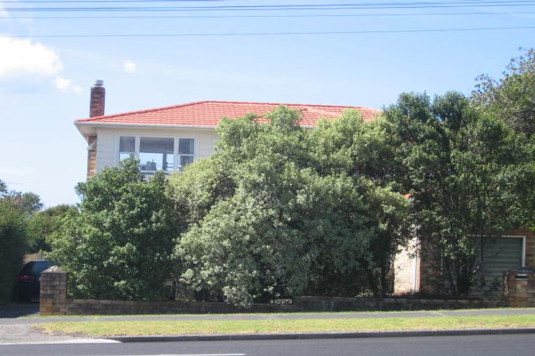Photo of property in 277 Glenfield Road, Glenfield, Auckland, 0629
