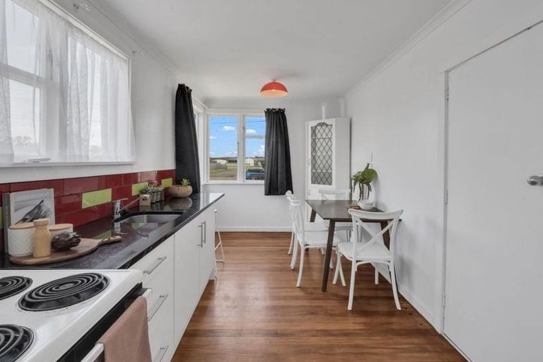 Photo of property in 33 Matipo Street, Castlecliff, Whanganui, 4501