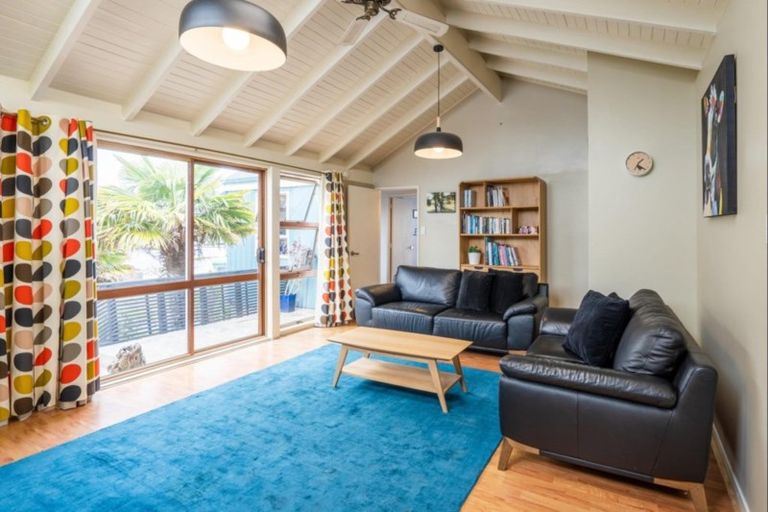 Photo of property in 3 Walton Road, Paraparaumu Beach, Paraparaumu, 5032