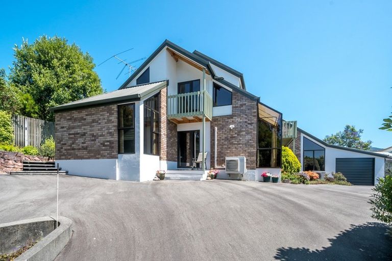 Photo of property in 18 Moana View Road, Waikawa, Picton, 7220